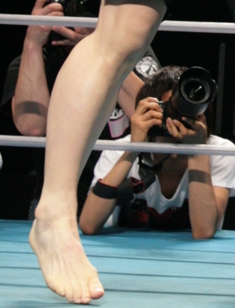 女子キックボクサーの生足画像