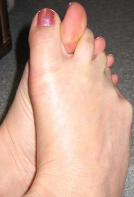 器用な女の足指画像